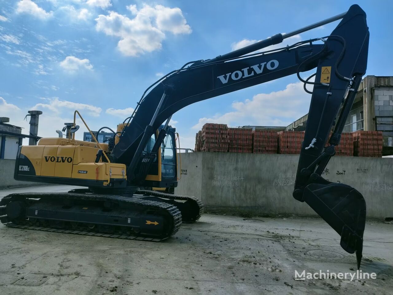 гусеничний екскаватор Volvo EC210BLC