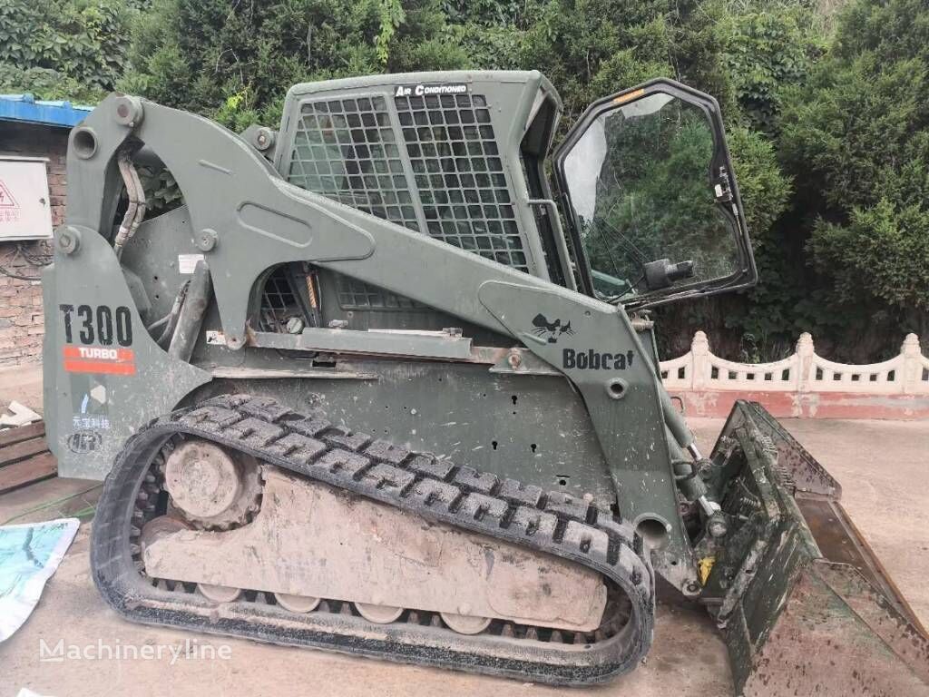 мини-погрузчик гусеничный Bobcat T 300