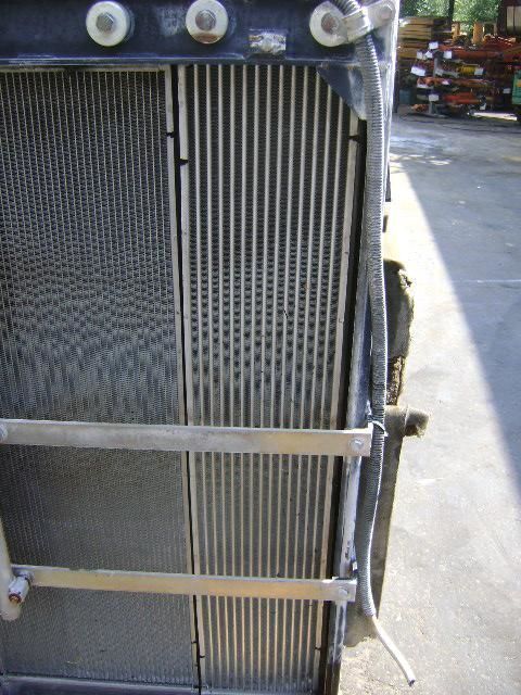 радиатор охлаждения двигателя для экскаватора New Holland E 385 B